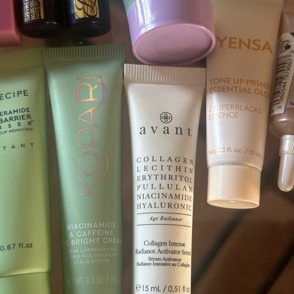 Makeup Set with Pink and Gold Accents - Picture 12 of 16